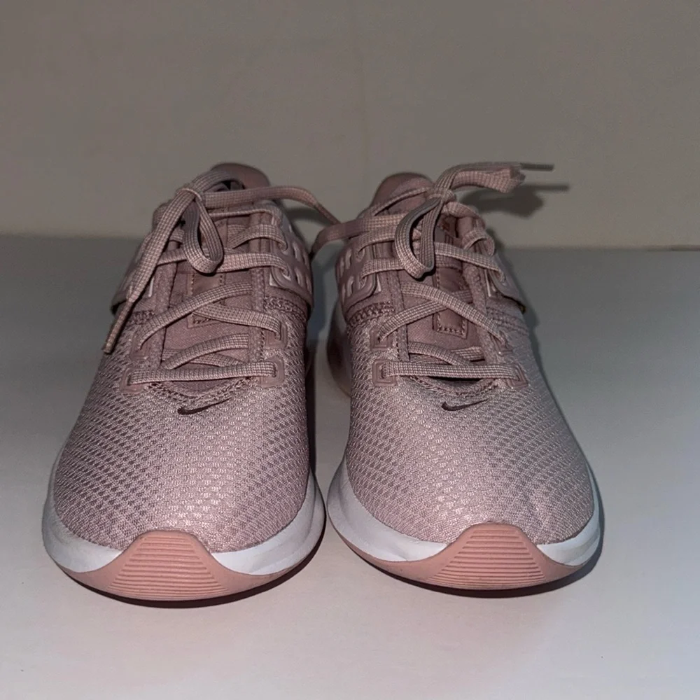 Nike Women's Sneakers Size 6.5 Gym Workout Exercise Walking